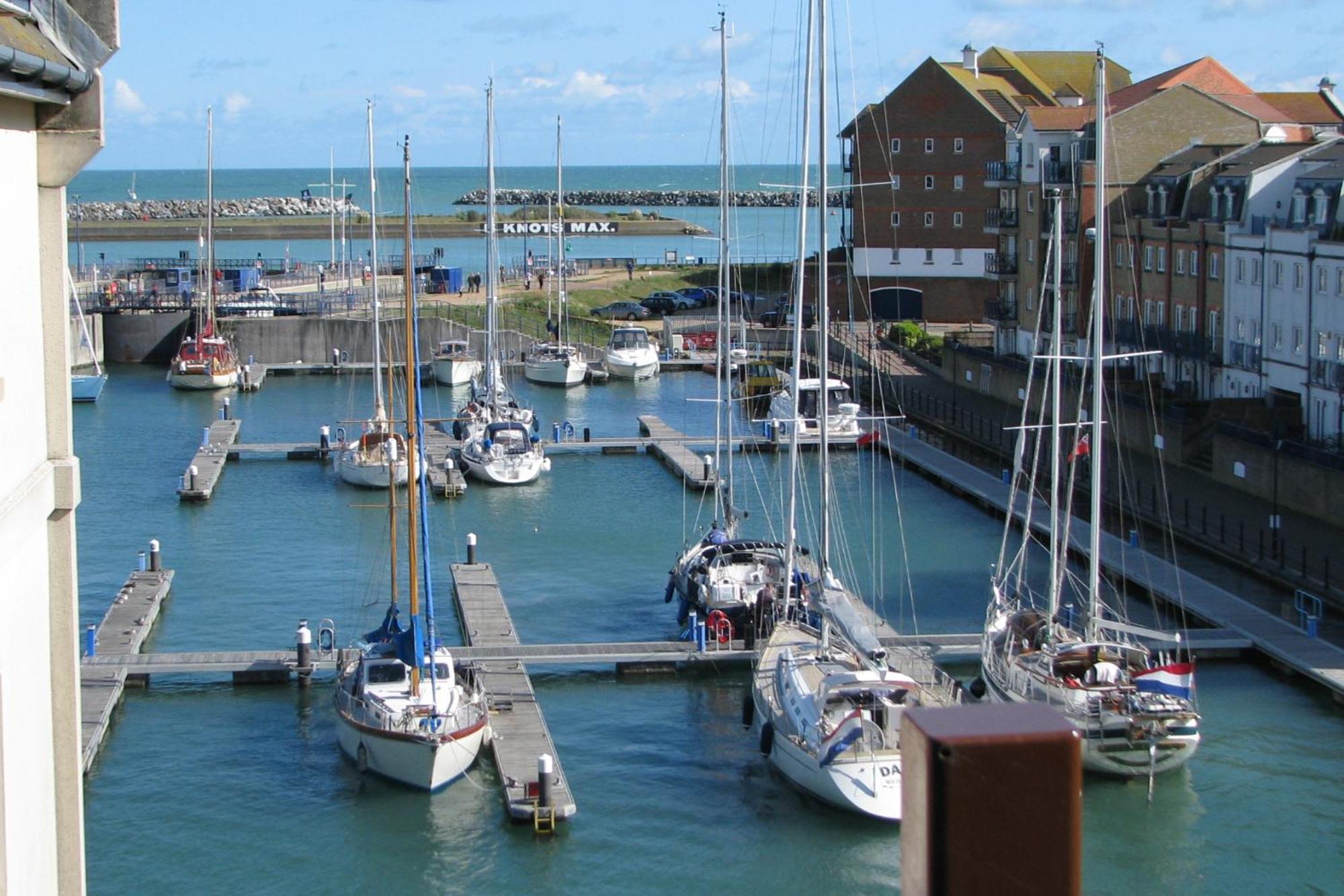 Luxurious, Sea-facing, Harbour Apartament